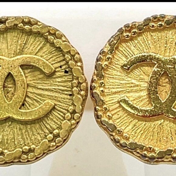 Auth Chanel Coco Mark Round 94P Gold Color 14.81grm Earrings Set W/Box - Picture 1 of 10
